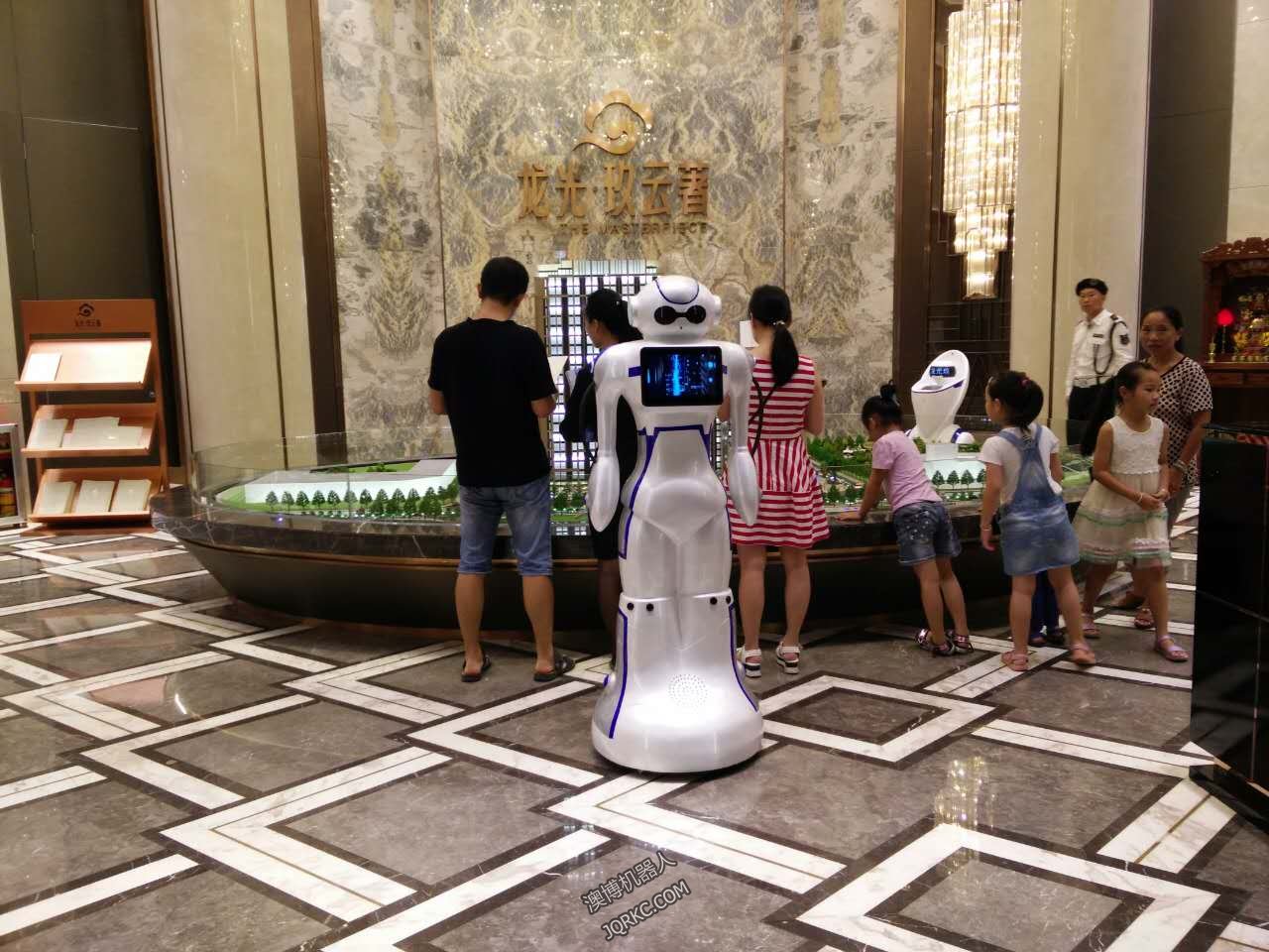服務(wù)機(jī)器人能夠取代人工客服嗎？