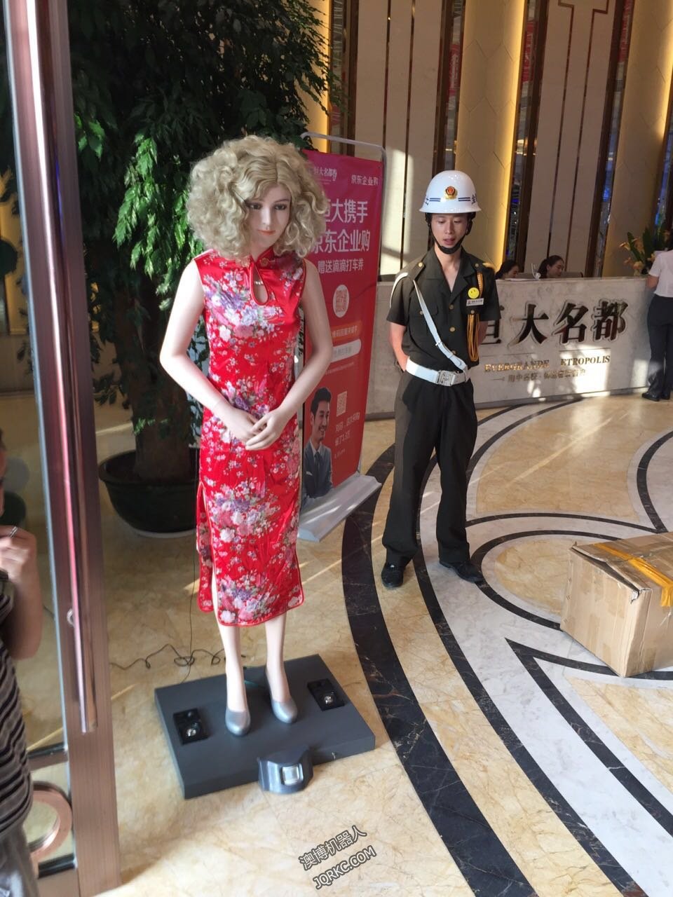 機(jī)器人取代普通工人？全是屁話